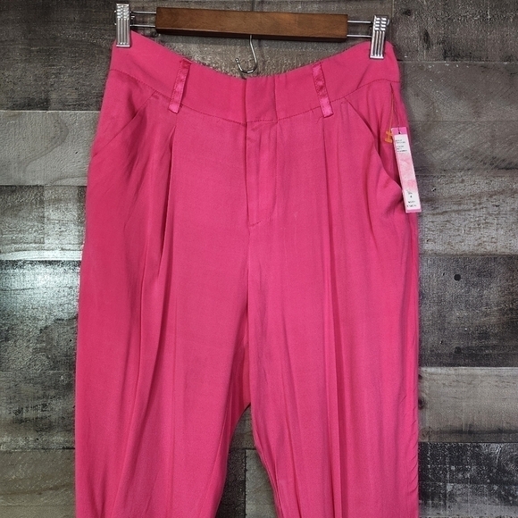New Alice + Olivia Arthur Silk Blend Crepe Pants in Strawberry 4 - Picture 3 of 8